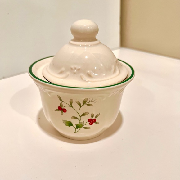 Pfaltzgraff Holiday Pfaltzgraff Winterberry Sugar And Creamer